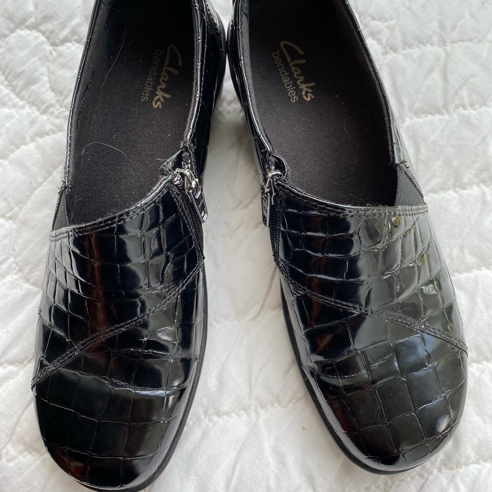 Clarks croco flats